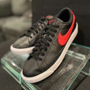 Nike SAMPLE Blazer Low PRM Blck/Unvrsty Rd-Wht Men' - Size 9   850344 XC   RARE